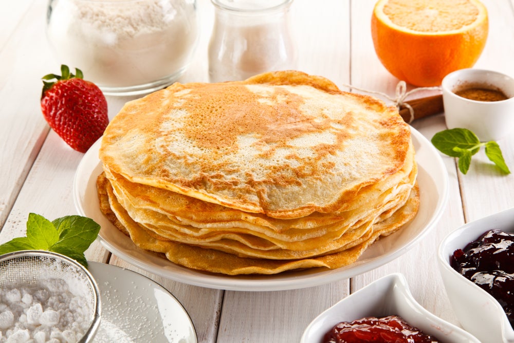 Blini (Блины): Pancake Tipis Rusia yang Ikonik di Maslenitsa