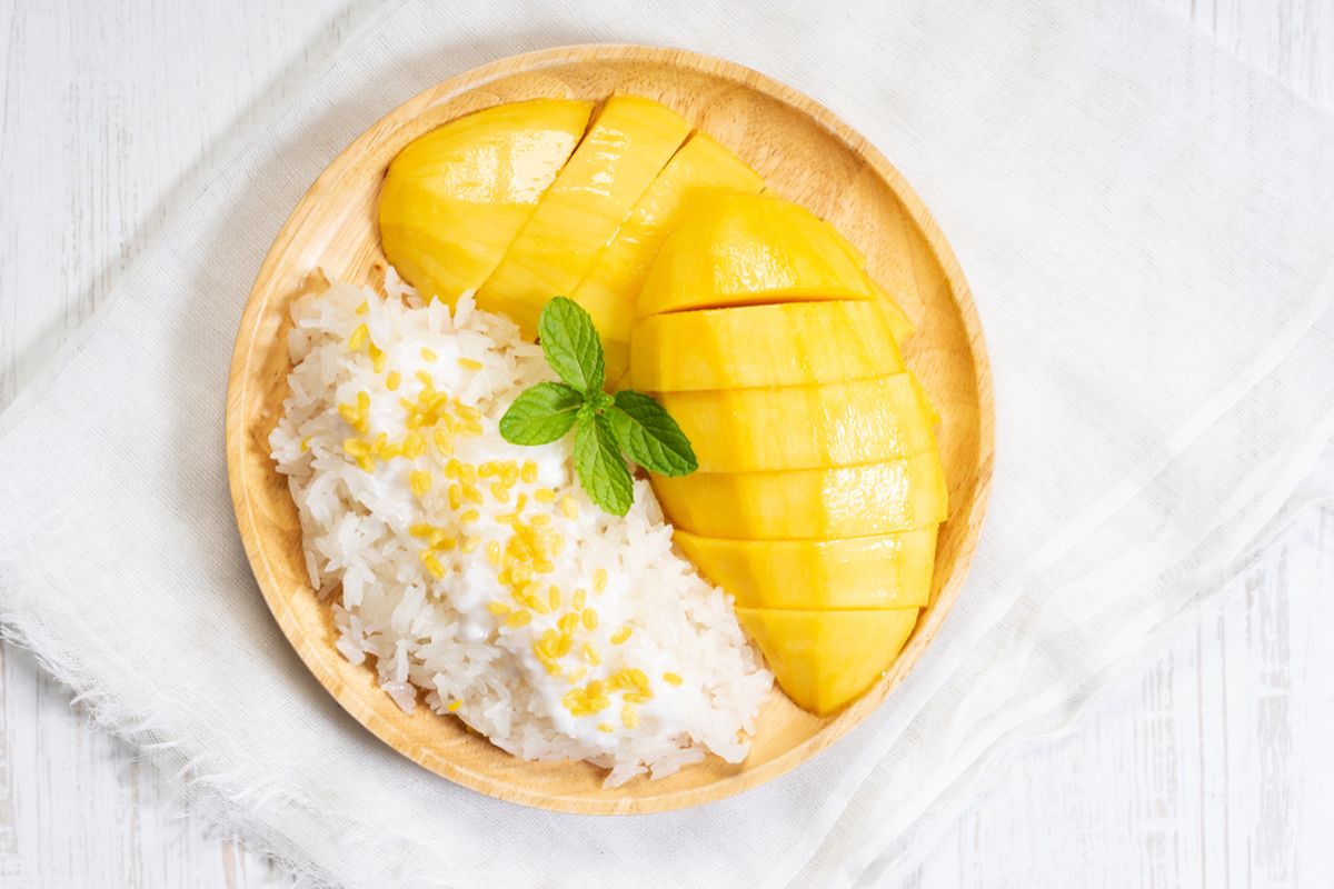 keistimewaan-nasi-ketan-mangga-hidangan-musim-panas-favorit-dari-thailand