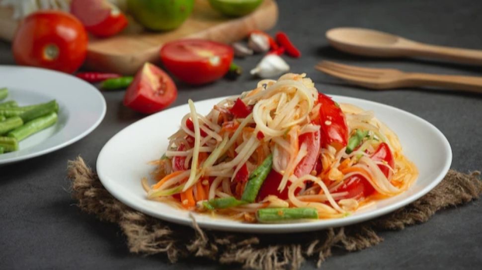Nikmati Kerenyahan dan Pedasnya: 3 Resep Salad Khas Thailand yang Nampol