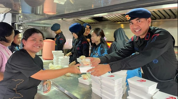 Polda Metro Jaya Hadirkan Dapur Umum di CFD Bundaran HI, Ribuan Makanan Bergizi Dibagikan