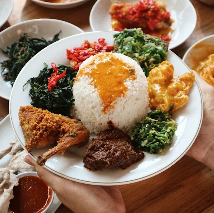 Lezatnya Makanan Nasi Padang: Cita Rasa Khas Minang yang Mendunia